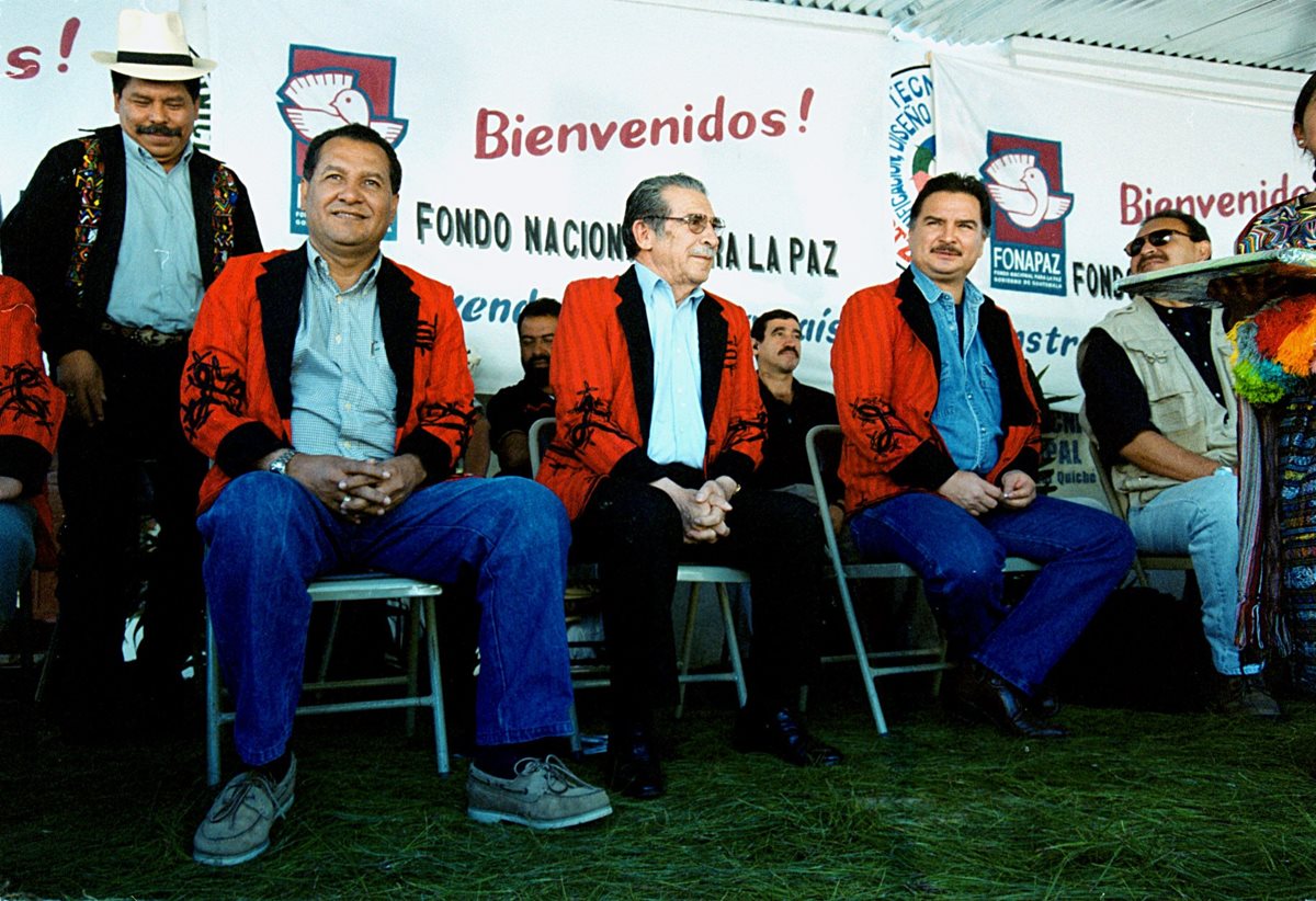 En el año 2000, Crespo dirigió el Fondo Nacional para la Paz, asistía a inauguraciones junto a Alfonso Portillo