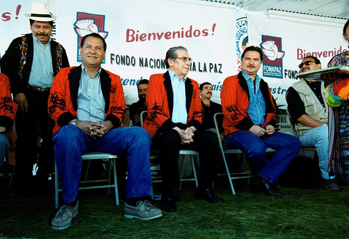 En el año 2000, Crespo dirigió el Fondo Nacional para la Paz, asistía a inauguraciones junto a Alfonso Portillo
