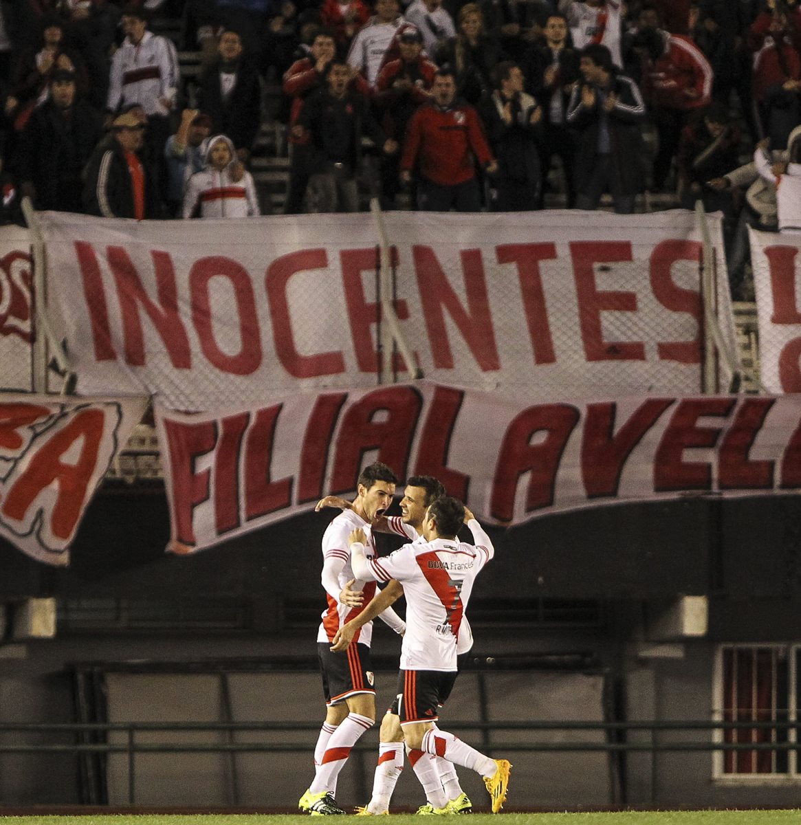 Lucas Alario celebra el gol que abrió el marcador para River Plate (Foto Prensa Libre: EFE)