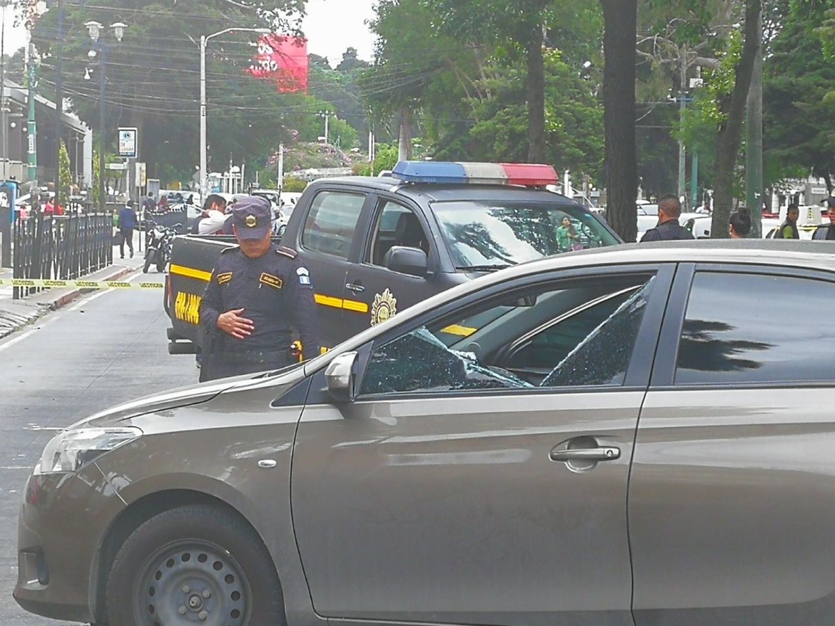 Hombre herido en la Avenida Reforma es de nacionalidad italiana. (Foto Prensa Libre: Estuardo Paredes)