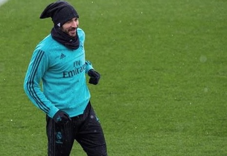 El delantero del Real Madrid Karim Benzema rechazó hoy hacer las paces con su excompañero de la selección francesa Mathieu Valbuena. (Foto Prensa Libre: EFE)