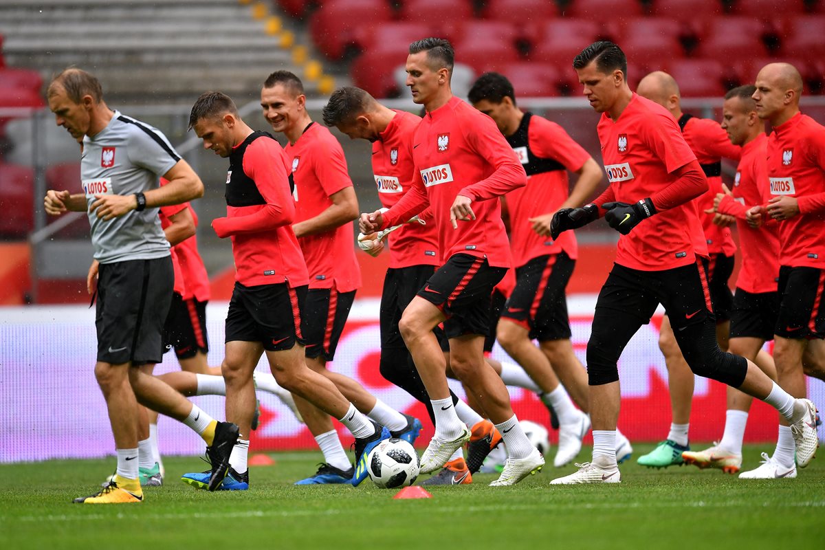 La Selección de Polonia todavía se encuentra en su país y realiza los últimos entrenamientos previo a Rusia 2018. (Foto Prensa Libre: AFP)