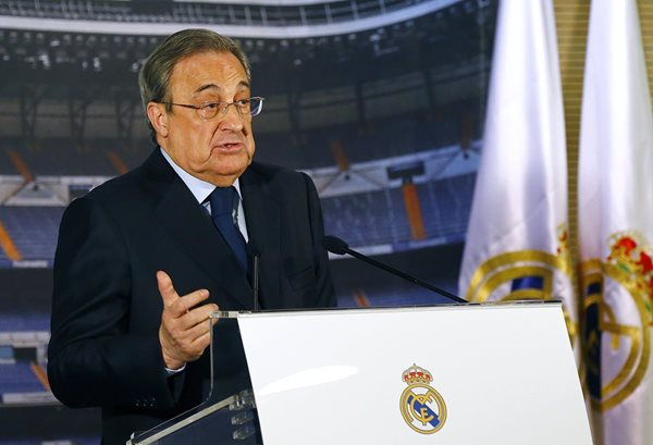 El presidente del Real Madrid, Florentino Pérez, durante la rueda de prensa ofrecida esta tarde en el Santiago Bernabéu. (Foto Prensa Libre: EFE)