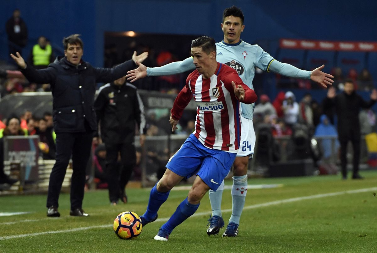 Fernando Torres anotó anoche ante el Celta en el Vicente Calderón entra en la lista de candidatos al Premio Puskas para el mejor gol del año. (Foto Prensa Libre: AFP)