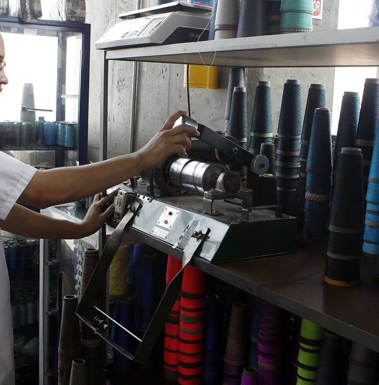 La empresa CRJ Moda en Medellín, Colombia, genera 42 puestos de trabajo. (Foto, Prensa Libre: Efe).