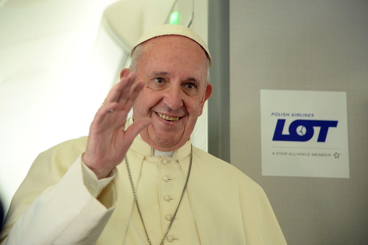 El Papa Francisco opina que Messi es el mejor jugador del mundo, por encima de Pelé y Maradona. (Foto Prensa Libre: AFP)