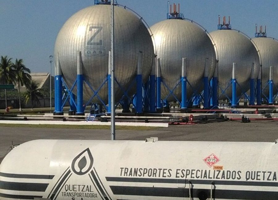La Feci dirige allanamientos en instalaciones de la empresa Z Gas, en Escuintla. (Foto Prensa Libre: MP)