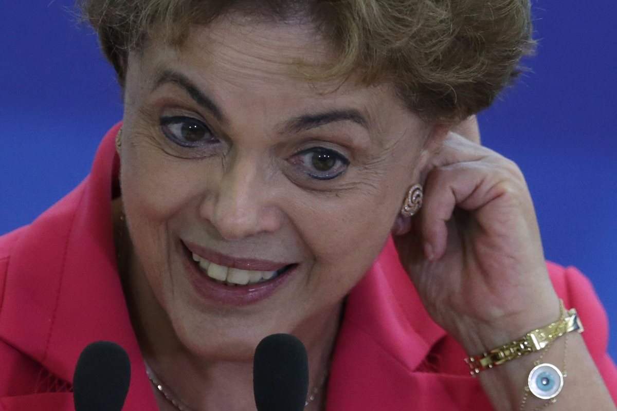 Dilma Rousseff, presidenta de Brasil, afronta la peor crisis política de su mandato. (Foto Prensa Libre: AP).