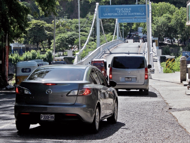 El puente El Jobo se halla en la frontera Valle Nuevo, Jutiapa, y Las Chinamas, Ahuachapán, El Salvador. (Foto Prensa Libre: Óscar González)