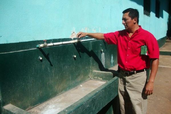 el director, Manuel Pérez, denuncia el caso.