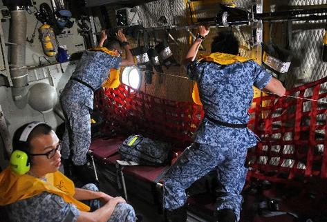 En el mar de Java cadáveres y restos del Airbus 320-200 fueron localizados. (Foto Prensa Libre: AFP)
