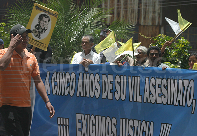Feligreses y familiares exigen el esclarecimiento de la muerte del padre Chemita en 2009. (Foto: Hemeroteca PL)