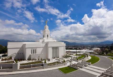 vista sur del templo de Quetzaltenango de la Iglesia de Jesucristo de los Santos de los Últimos Días, que abre sus puertas hoy.