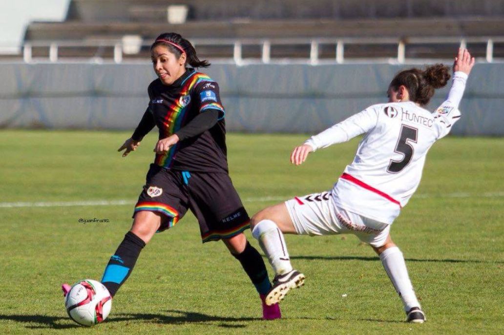 Ana Lucía en una acción del juego el día de su debut contra el Albacete donde lograron la victoria como visitantes. (Foto Prensa Libre: Facebook Ana Lucía Martínez)