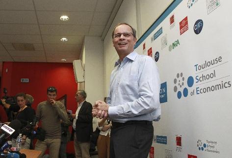 Jean Tirole en conferencia de prensa luego de conocerse que ganó el Premio Nobel de Economía 2014. (Foto Prensa Libre: AP)
