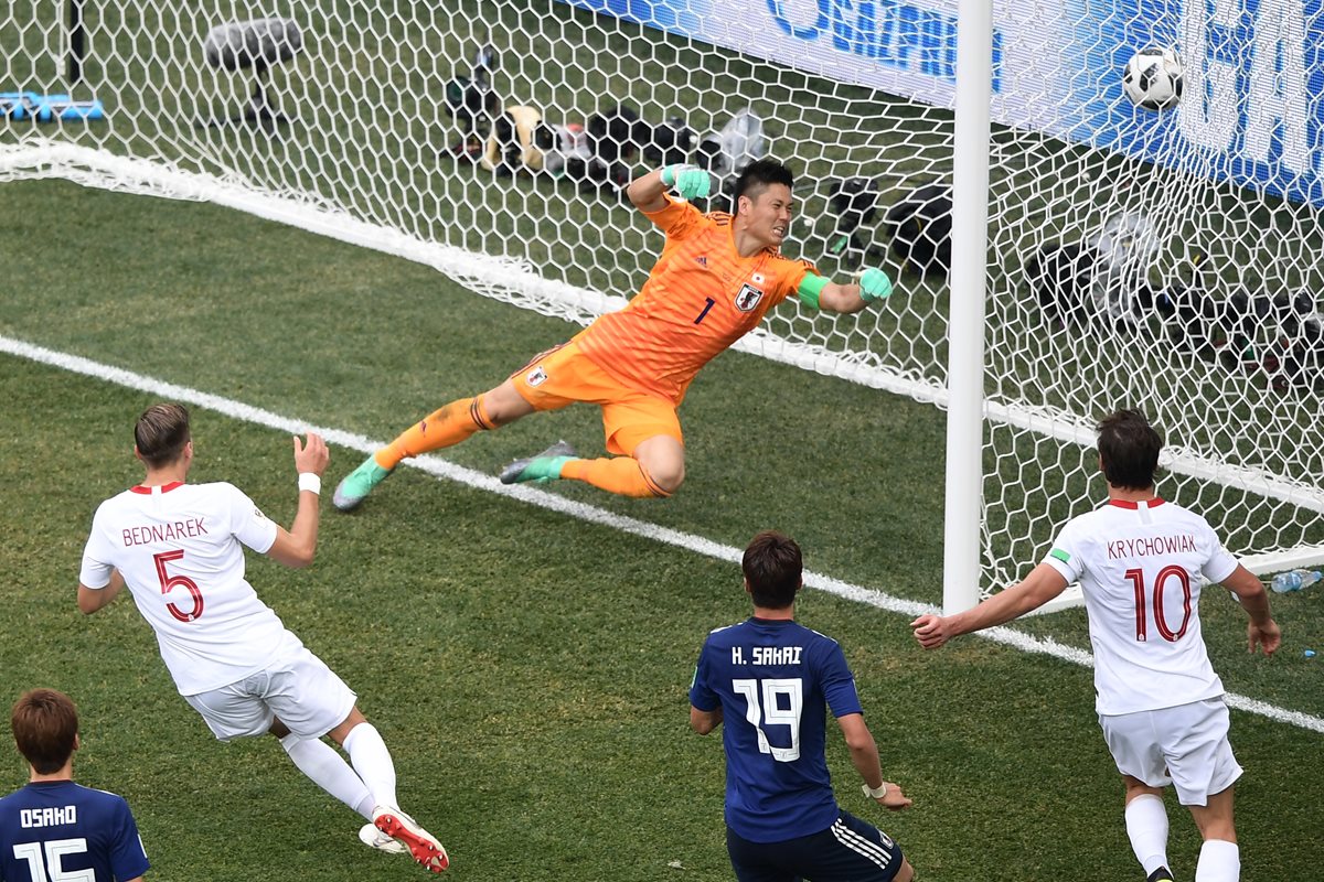 Jan Bednarek anota el gol con el que Polonia superó a Japón. Los únicos tres puntos que sumaron los polacos en la Copa del Mundo. (Foto Prensa Libre: AFP)