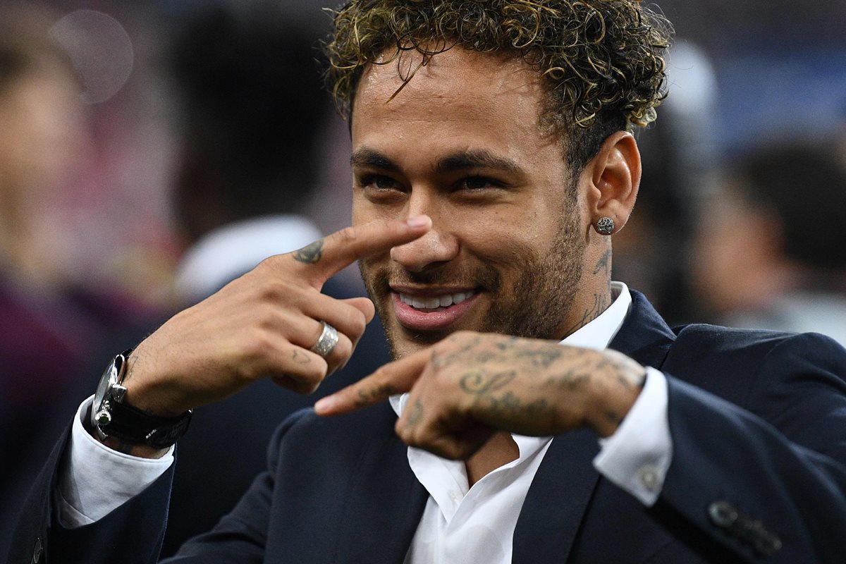 Neymar podría encaminarse para llegar al Real Madrid en la próxima temporada. (Foto Prensa Libre: EFE)