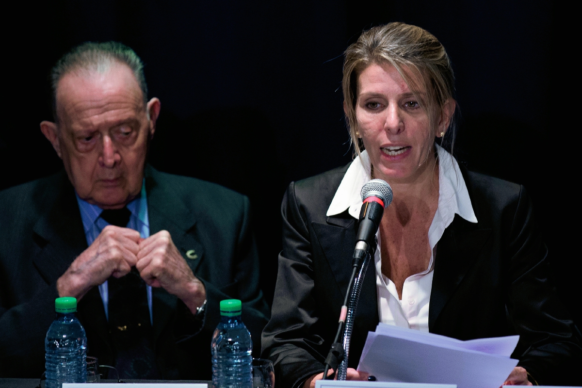 Sandra Arroyo, exesposa del fallecido Alberto Nisman, habla sobre el trabajado en la autopsia de Nisman (Foto Prensa Libre: AP)
