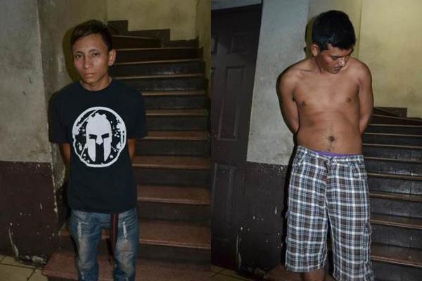 Fredy Leonel Nájera Díaz, de 24 años, y Rodolfo Humberto Miranda Muñoz, 20, fueron capturados por la PNC, señalados de abusar de una menor. (Foto Prensa Libre: Carlos Paredes)
