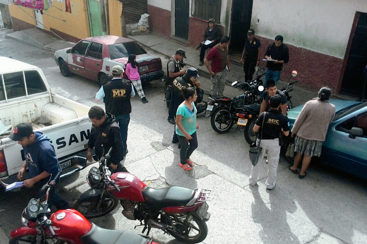 Los allanamientos  se realizan en la colonia la Joya, zona 7( Foto Prensa Libre: Erick Ávila).