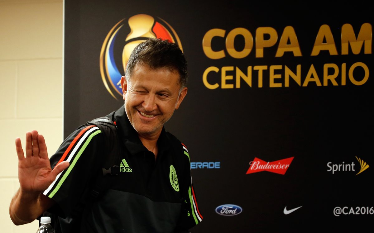 El técnico de México, Juan Carlos Osorio, confía en sus jugadores. (Foto Prensa Libre: EFE)