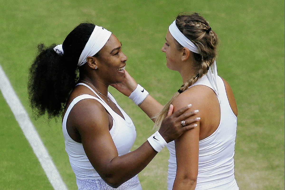 Serena Williams y Victoria Azarenka al finalizar el juego de este martes. (Foto Prensa Libre: AP)