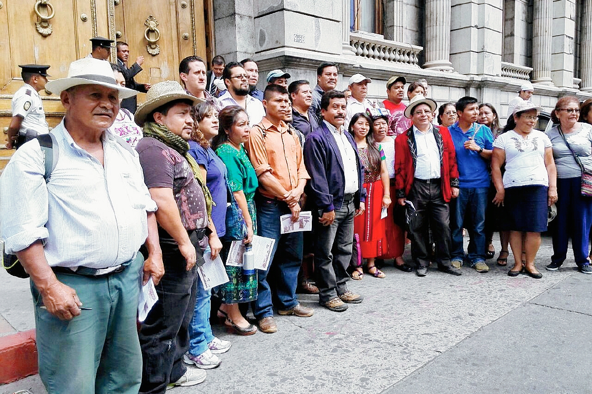 Campesinos esperan que el Congreso realice reformas al sistema político del país. (Foto Prensa Libre: Edwin Bercián)