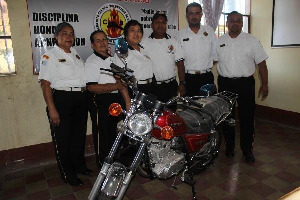 Esta motocicleta es el premio principal.