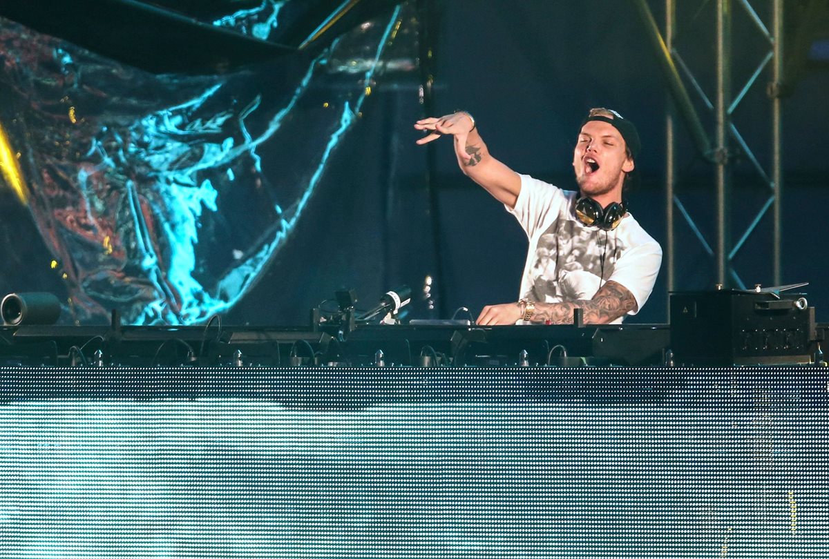 Avicii, durante un festival de música en Suecia, en 2015. El DJ y productor murió este viernes (Foto Prensa Libre: AFP).
