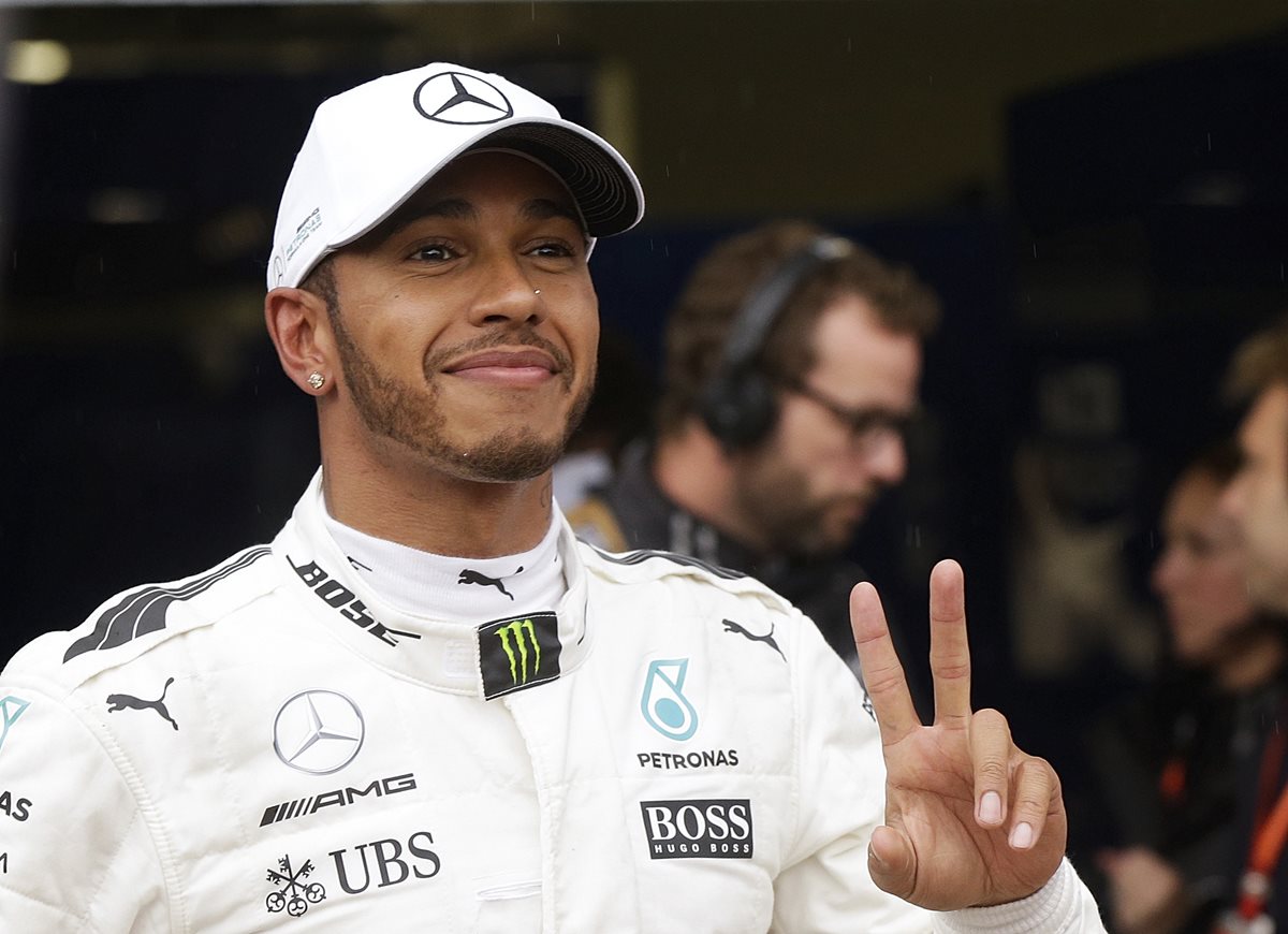 Hamilton logró uno de sus más grandes sueños y fue superar un récord de "Schumi". (Foto Prensa Libre: AFP)