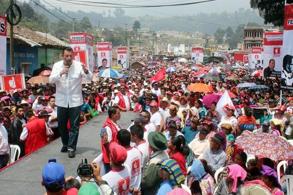 Manuel Baldizón visitó Cantel, Quetzaltenango. (Foto Prensa Libre: Carlos Ventura)<br _mce_bogus="1"/>