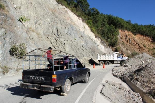 Varios derrumbes impiden el transito vehicular entre Sacapulas y Nebaj. (Foto Prensa Libre: Óscar Figueroa)<br _mce_bogus="1"/>