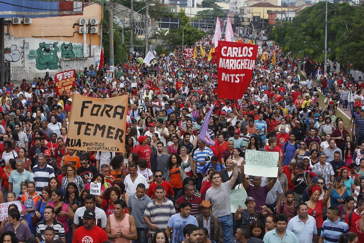 Sao Paulo es escenario de protestas contra el presidente interino de Brasil, Michel Temer. (Foto Prensa Libre: AP)