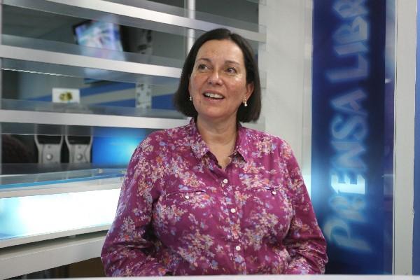 Elena Viau, durante El Consultorio. (Foto Prensa Libre: BILLY QUIJADA)