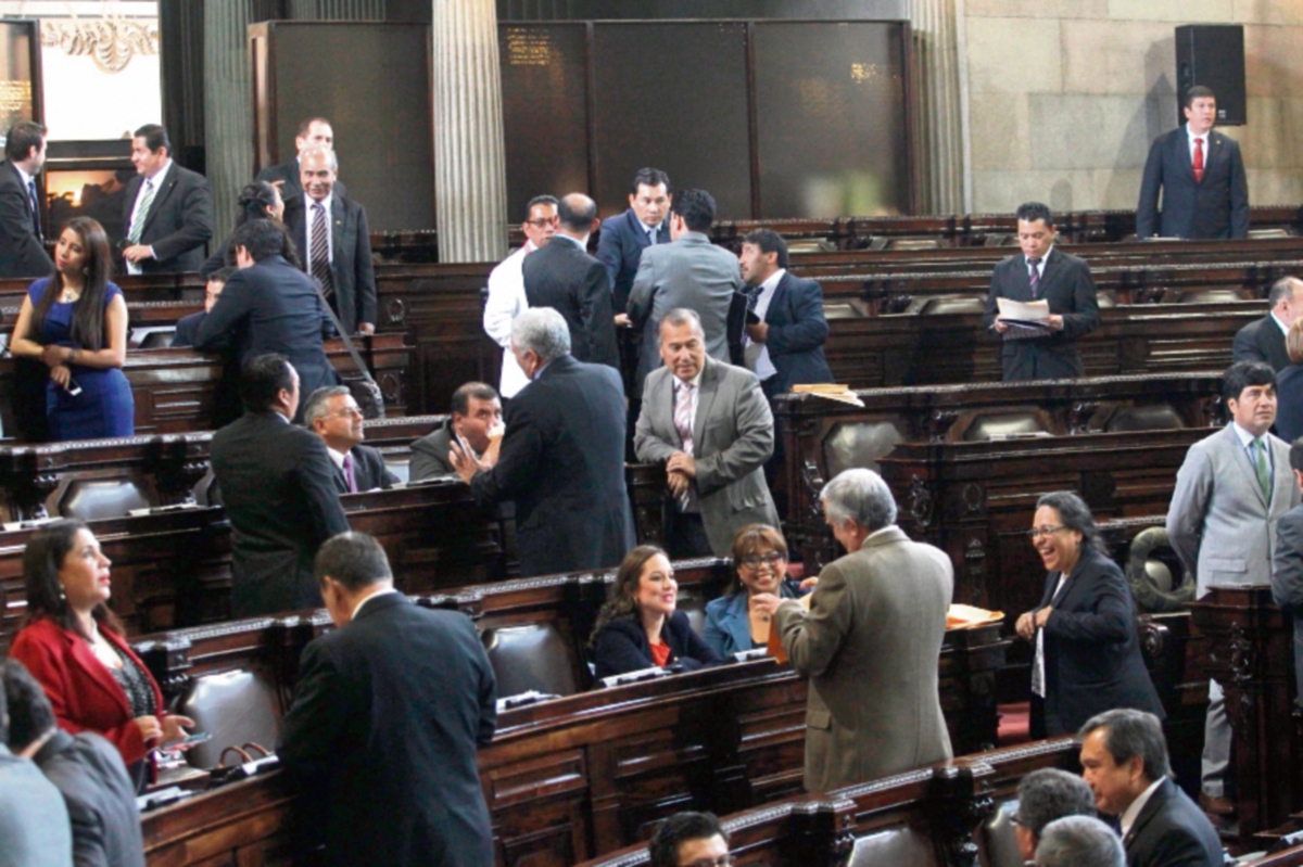 La octava legislatura también está marcada por cambios de diputados entre varias bancadas. (Foto Prensa Libre: Erick Ávila)