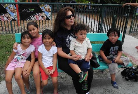 La nicaragüense  Nora Sandigo cuida, en EE. UU., a 817 niños  hijos de padres inmigrantes. (Foto Prensa Libre: AFP).