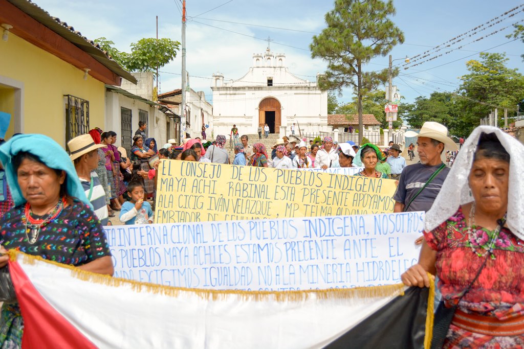 Líderes indígenas de Baja Verapaz efectúan caminata en Rabinal en respaldo a la Cicig y a no dejarse engañar con el voto. (Foto Prensa Libre: Carlos Grave)