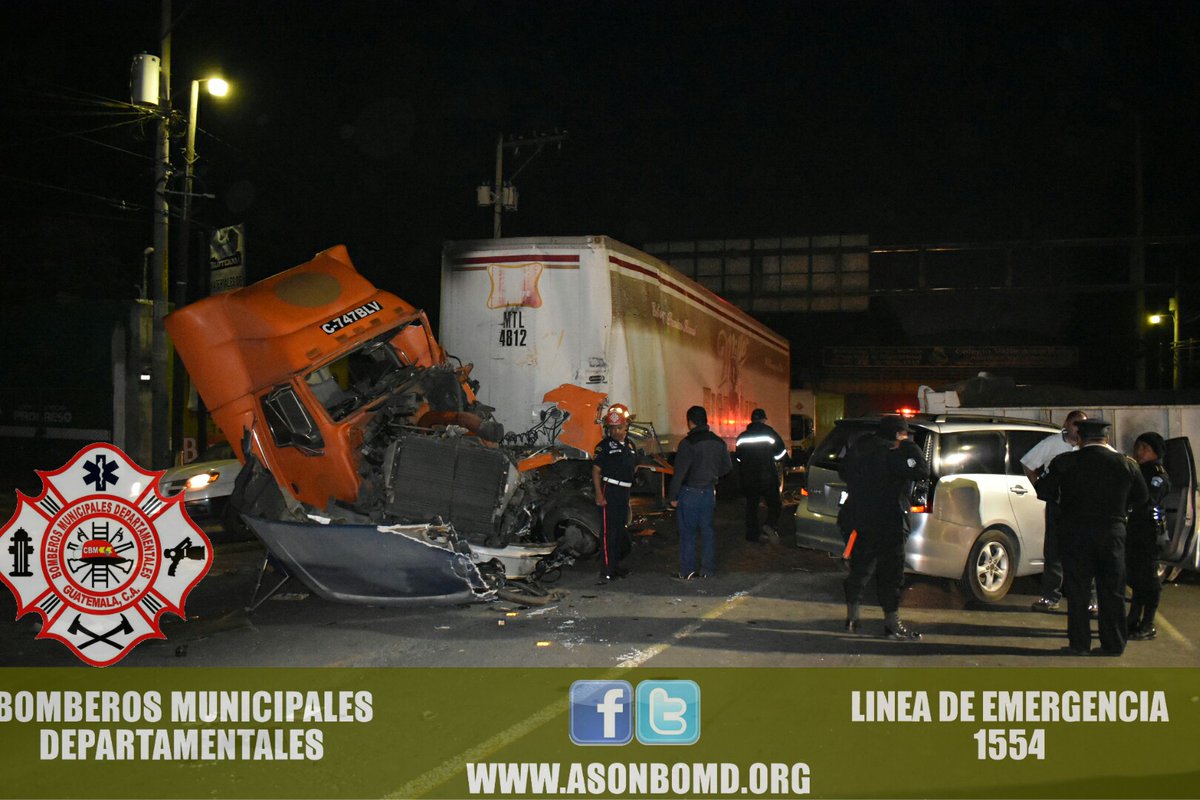 Conductor del cabezal resultó herido. (Foto Prensa Libre: CBMD)
