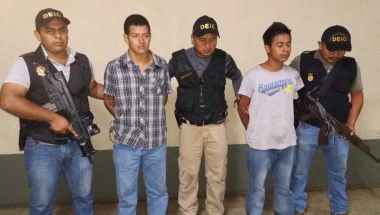 Presuntos responsables de la muerte de menor. (Foto Prensa Libre: PNC)