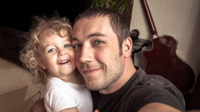 ¿Cuánta información sobre tus hijos compartes en las redes sociales? (Foto Prensa LIBRE:GETTY IMAGES)