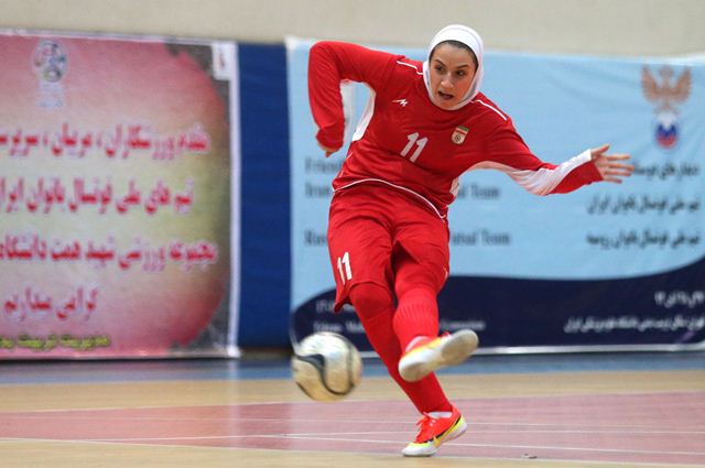 Niloofar Ardalan es la capitana de la selección iraní de futbol sala. (Fotos Prensa Libre: AFP)