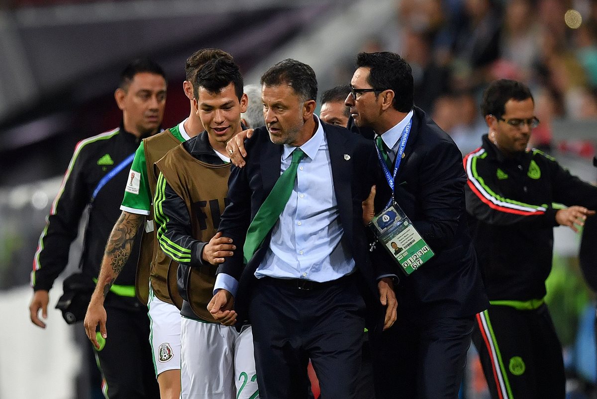 El entrenador colombiano Juan Carlos Osorio tuvo un arranque de ira y fue suspendido por la Fifa. (Foto Prensa Libre: AFP)