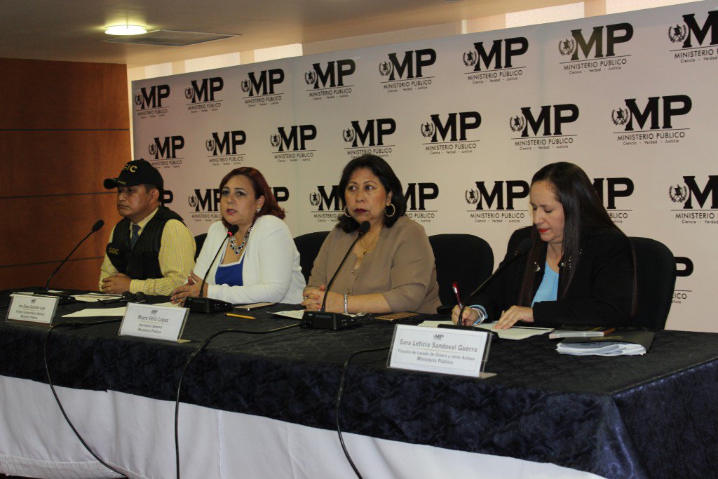 En conferencia de prensa las autoridades del MP precisan cuáles fueron los bienes inmovilizados. (Foto Prensa Libre: MP)
