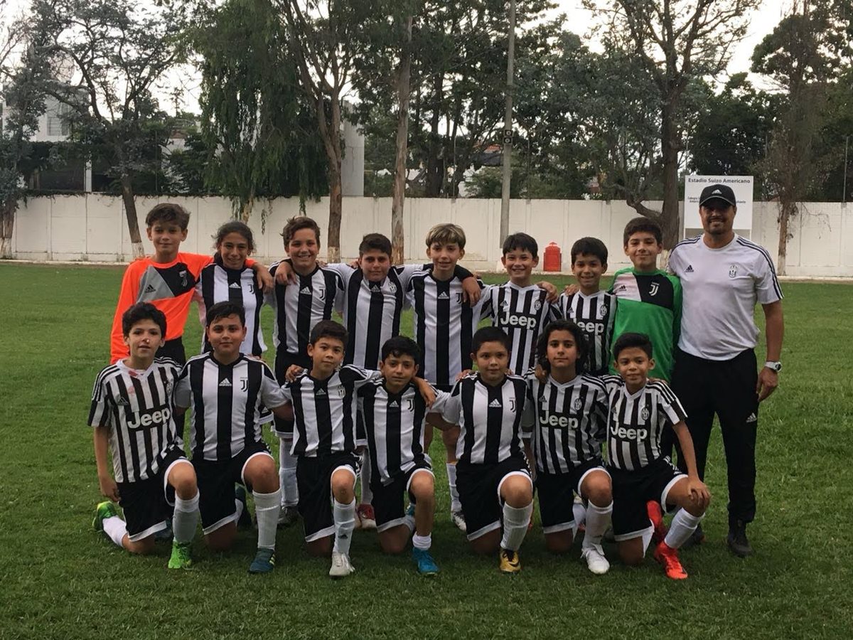 Este es el grupo de jugadores de la Juventus Academy que estará en el Mundial que se realizará en Turín. (Foto Prensa Libre: Juventus Academy)