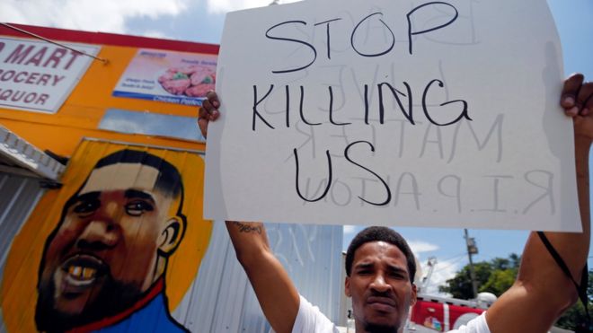 "Dejen de matarnos". La muerte de Alton Sterling generó una ola de protestas en Estados Unidos. AP