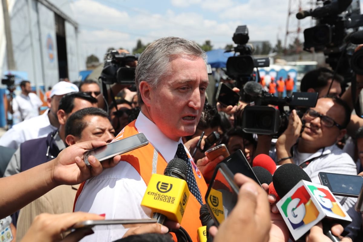 El ministro de Gobernación aseguró que el movimiento de investigadores obedece al plan estratégico de seguridad por Semana Santa. (Foto Prensa Libre: Érick Ávila)