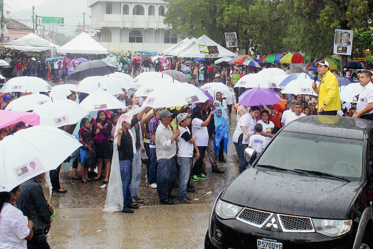 Unas 500 personas participaron en mitin de Roberto González. (Foto Prensa Libre: Hugo Oliva)