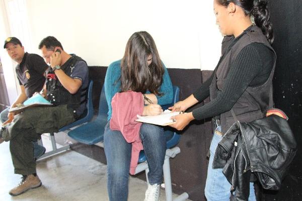Ana Ortiz es llevada a la Torre de Tribunales.
