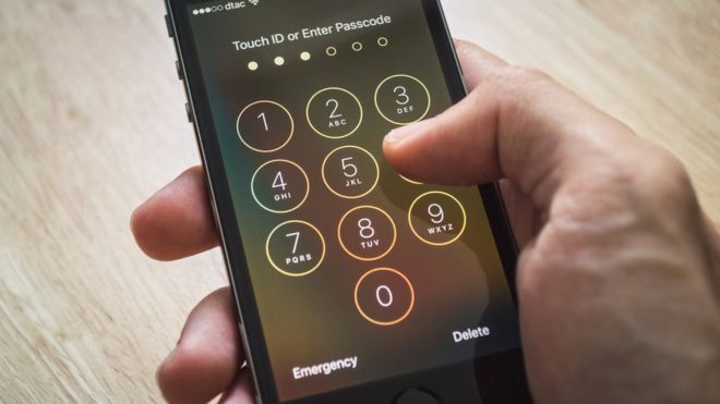 El "bug", llamado "ChaiOS" es capaz de causar daños en el iPhone, incluso aunque el destinatario no llegue a abrir el mensaje. (Foto Prensa Libre:GETTY IMAGES)