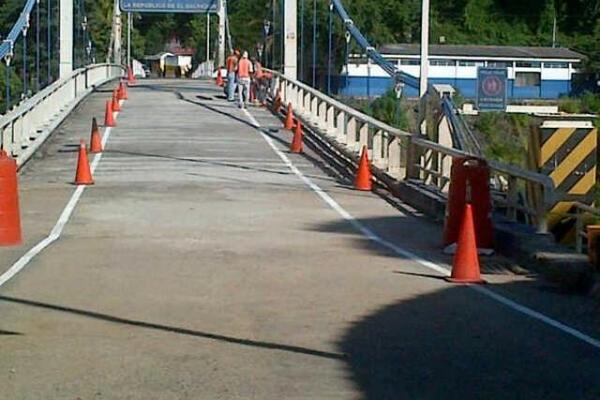 Puente El Jobo donde fue habilitado un carril, se ubica en la frontera Valle Nuevo-Las Chinamas, Jalpatagua. (Foto Prensa Libre: Provial)